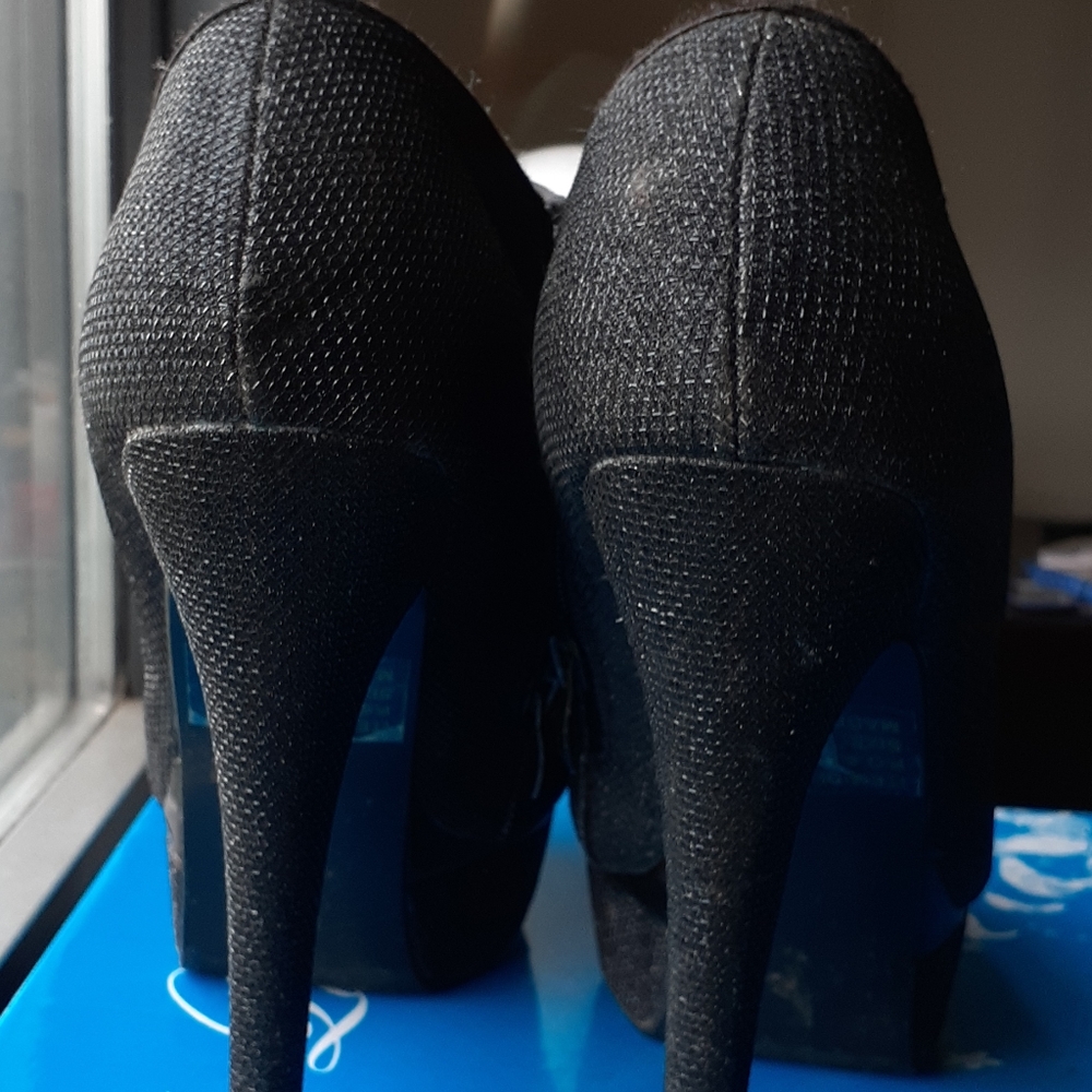 Stilettos - Picture 3 of 6
